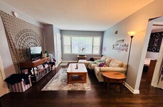 Building Photo - 5315 4 Unit