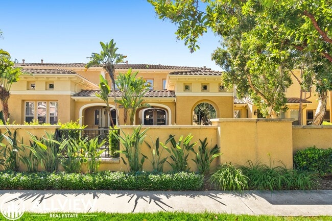 Building Photo - Stunning 3 Bedroom, 2.5 Bath in Sought-After Woodbury Community