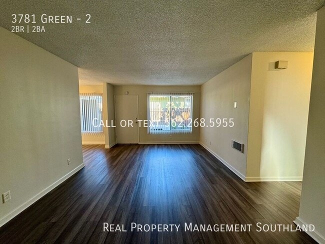 Building Photo - Beautifully Renovated 2 Bed / 1.5 Bath Apa...