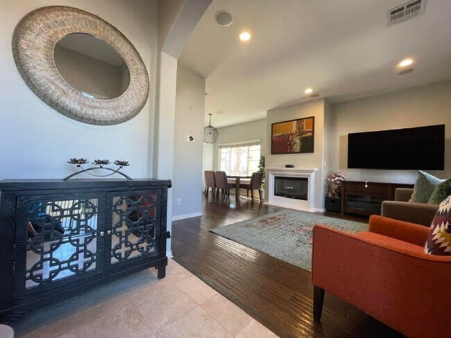 Primary Photo - Rent Special - 2 weeks free rent!! 3 bedro...