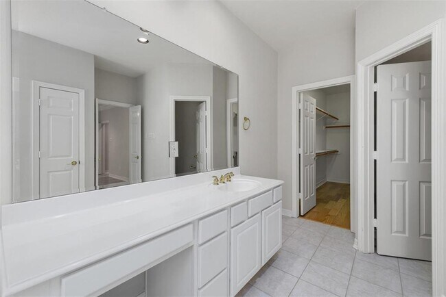 Building Photo - 6714 Montclair Dr