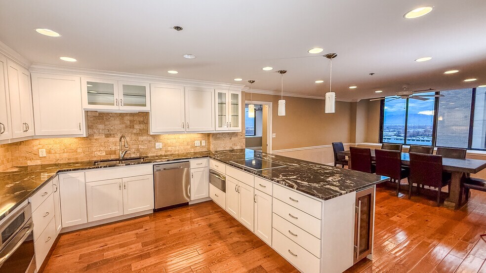 Building Photo - 44 W Broadway