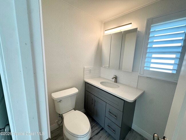 Building Photo - 249 Palm Ln