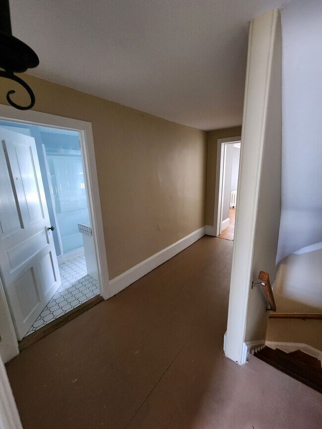 Building Photo - West Chester Historic Townhome - 4 bedrooms, 1 bath