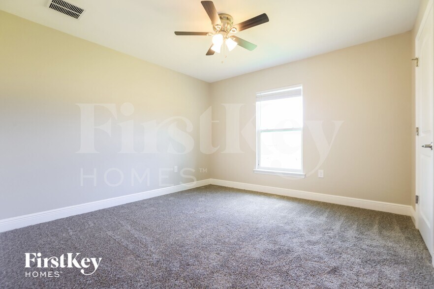 Building Photo - 282 Franca St