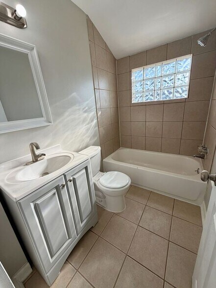 Building Photo - 3413 Wallford Dr