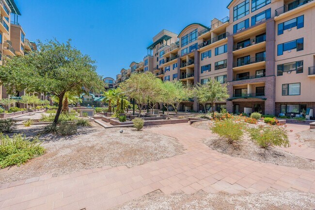 Building Photo - 16 W Encanto Blvd