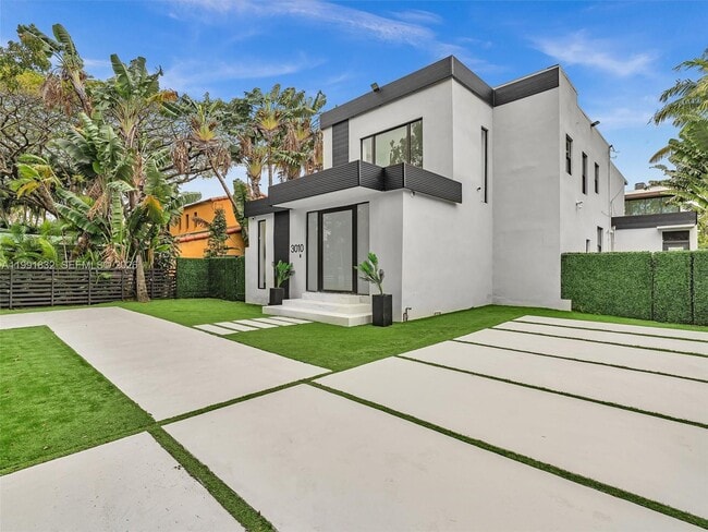 Building Photo - 3010 Alton Rd