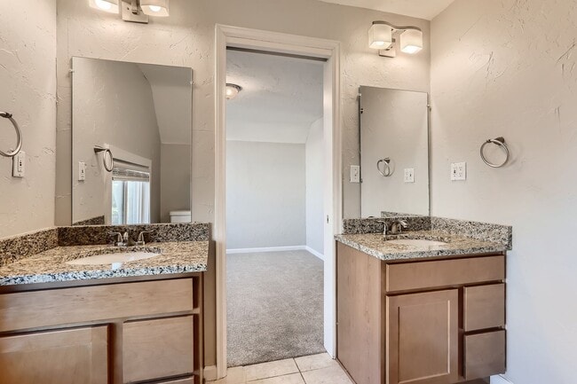 Building Photo - Stunning 4 bedroom, 4 bathroom home near Sloan's Lake!