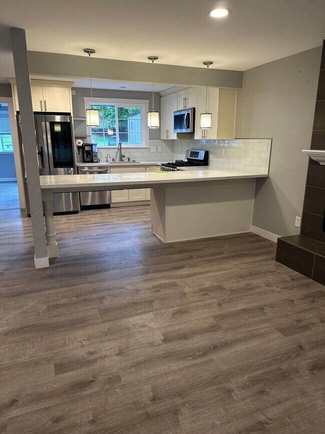 Kitchen - 714 N 179th St