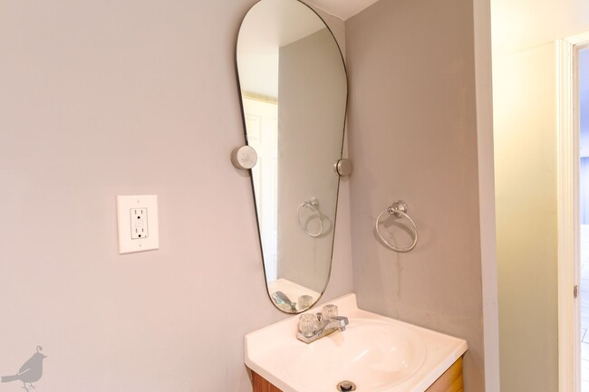 Building Photo - Classy Columbia Heights Row Home! 1/2 Off ...