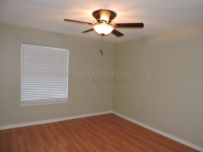 Building Photo - 8110 Heirloom Dr