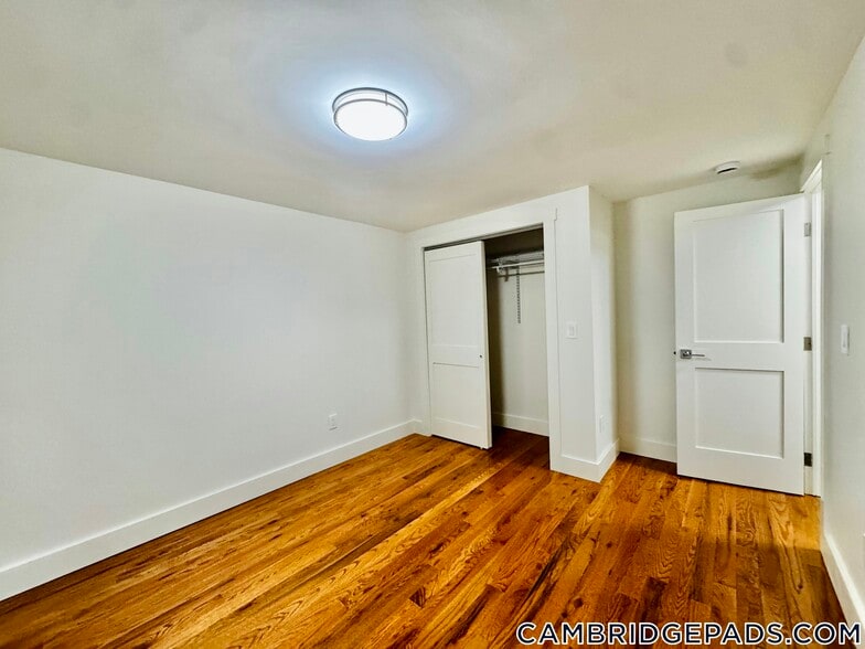 Building Photo - 38 Gibson St