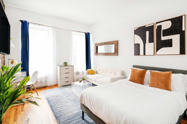 Building Photo - 240 E 26th St