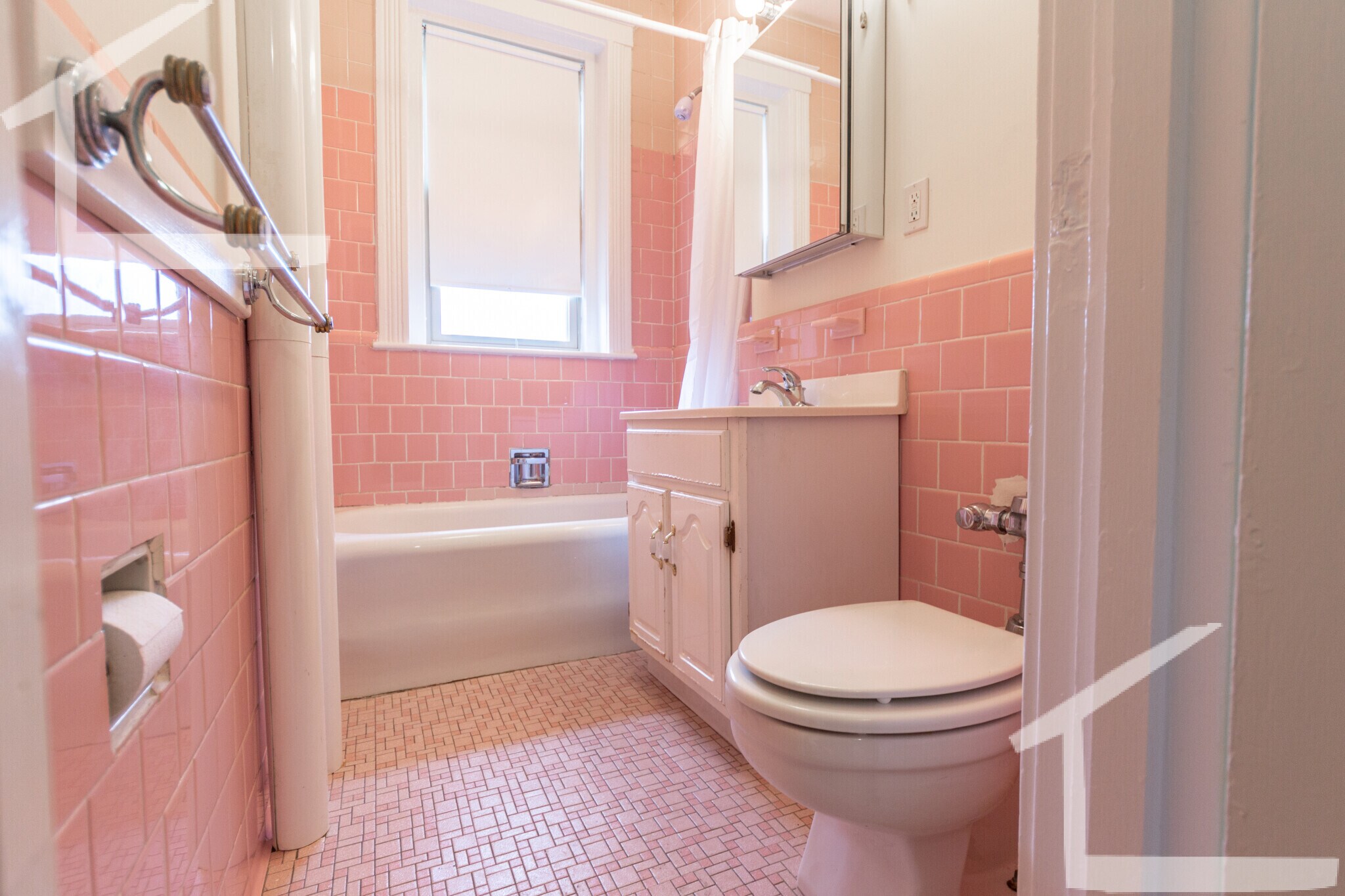 Building Photo - 14 Alton Pl