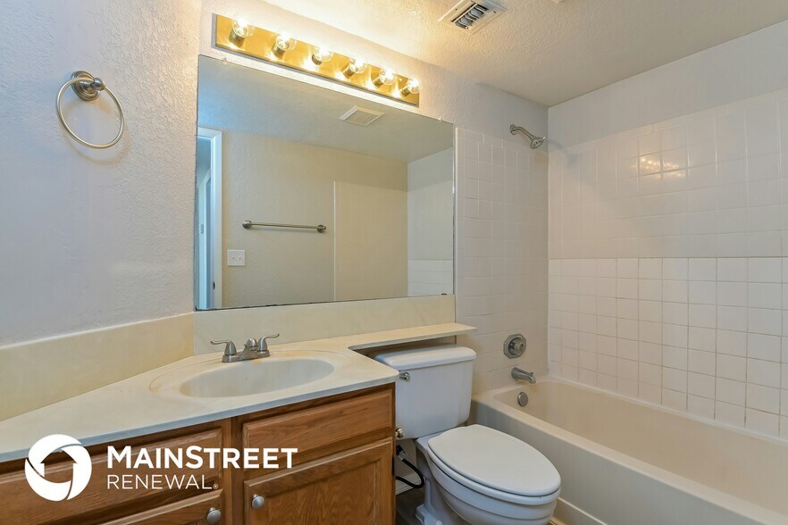 Building Photo - 9585 E Ashford Dr