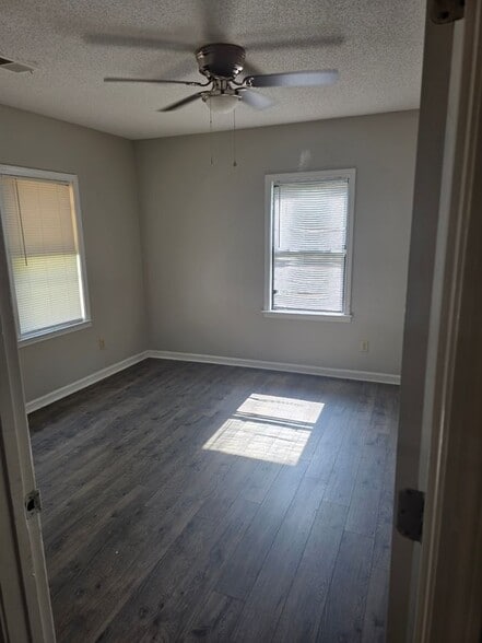 Building Photo - 305 Hightower St