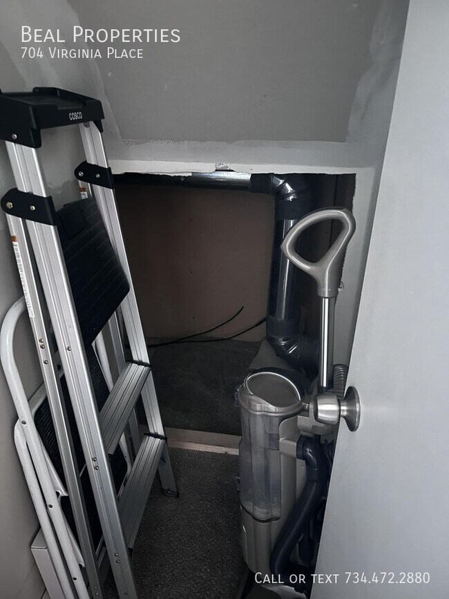 Building Photo - 704 Virginia Pl