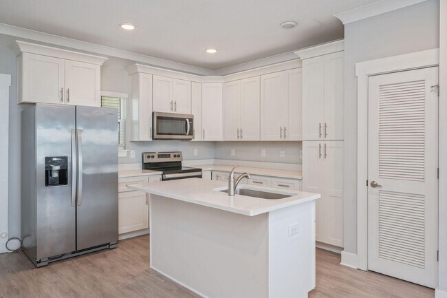 Building Photo - 147 N Sand Palm Rd