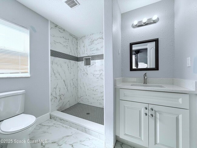 Building Photo - 2473 Largo Ave