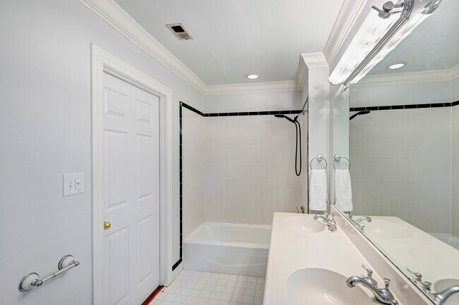 Building Photo - 1027 Althea Dr