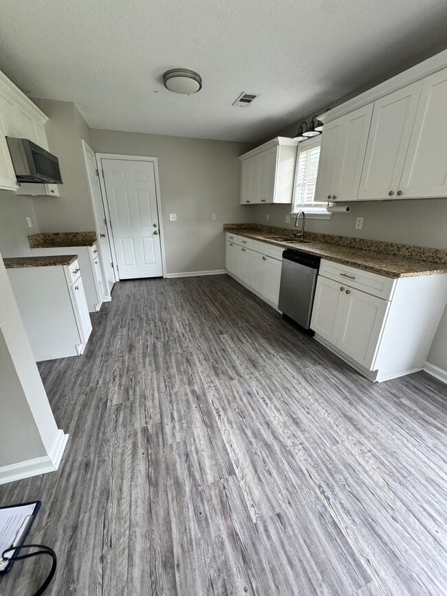 Building Photo - 386 Wylie Dr