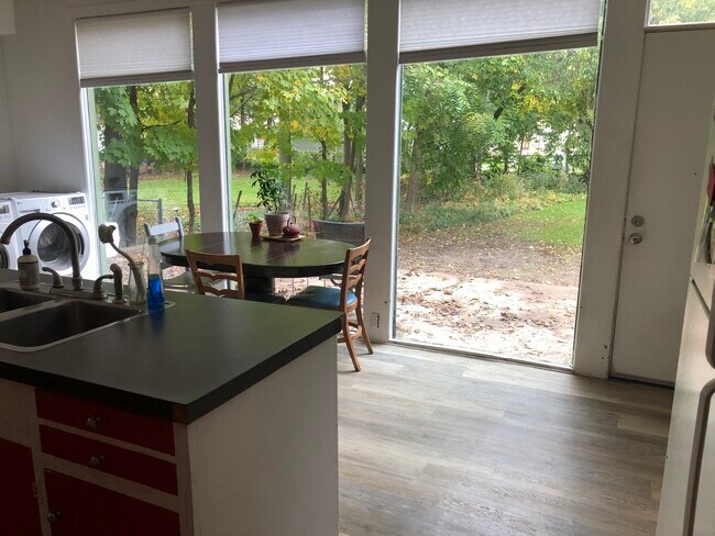 Building Photo - 130 College Ave NE