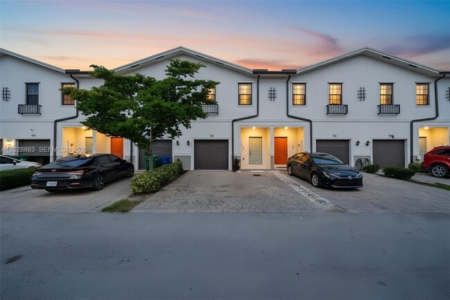 Building Photo - 1130 SW 6th Ct