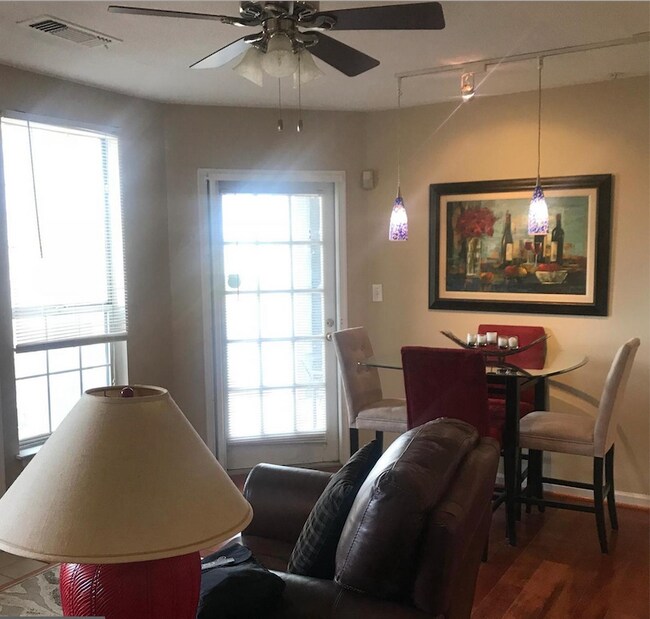 Building Photo - 20303 Beechwood Ter