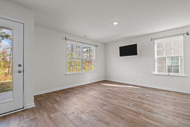 Building Photo - Beautiful new build townhome!