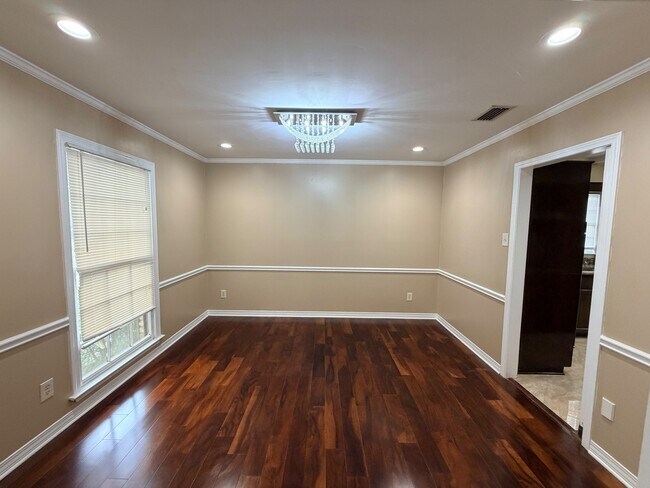 Building Photo - 1017 Westbury Dr