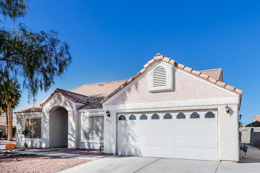 Building Photo - 6017 Ingenue Rd