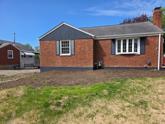 Building Photo - Fully Updated 3-bedroom, 2-bathroom house for rent in North Allegheny School District!