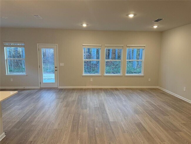 Building Photo - 314 Sequoia Ln