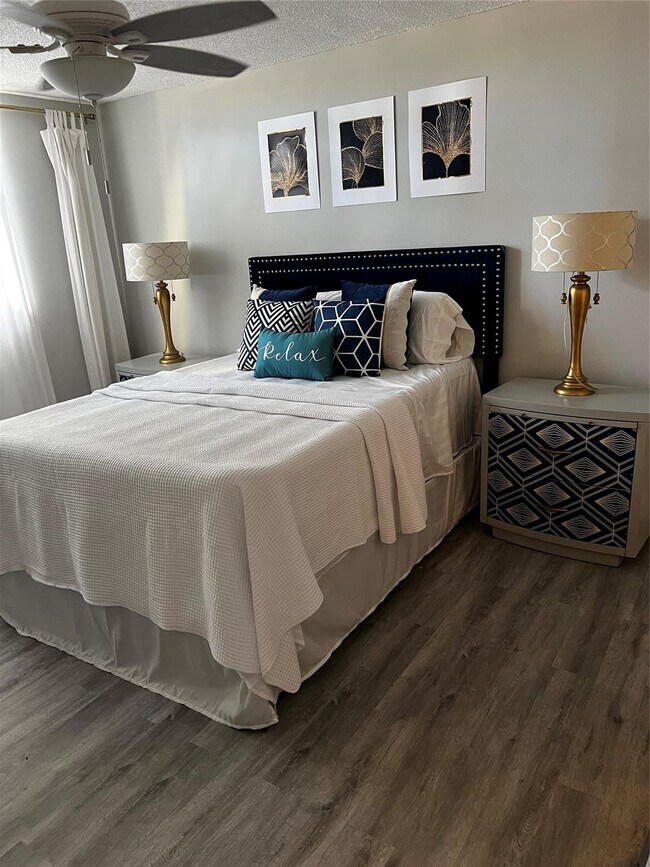 Building Photo - 9070 Lime Bay Blvd