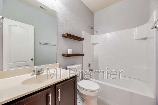 Building Photo - 9004 Blackstone Dr