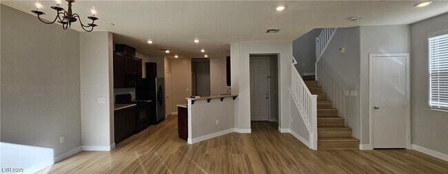 Building Photo - 395 Kensington Palace Ave