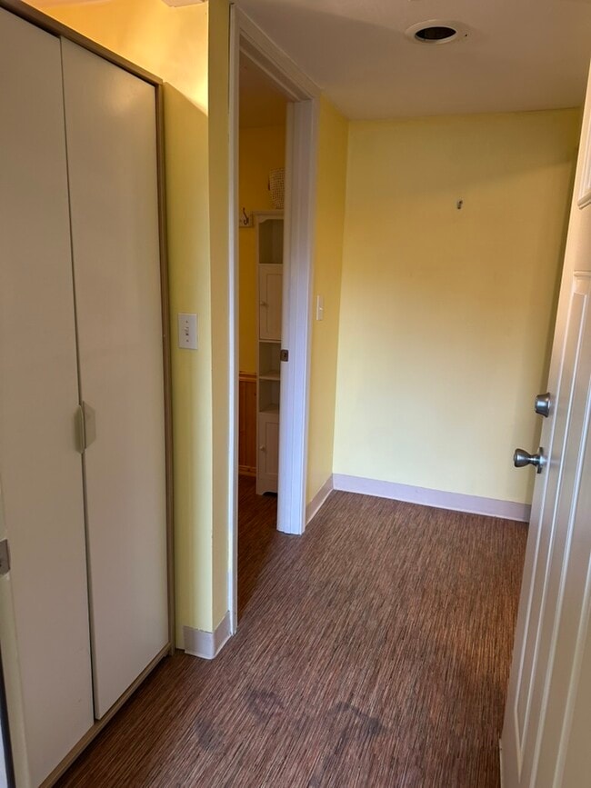 Building Photo - 3405 NE Ainsworth St