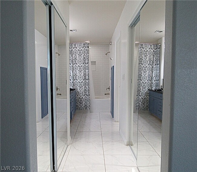 Building Photo - 8521 Heather Downs Dr