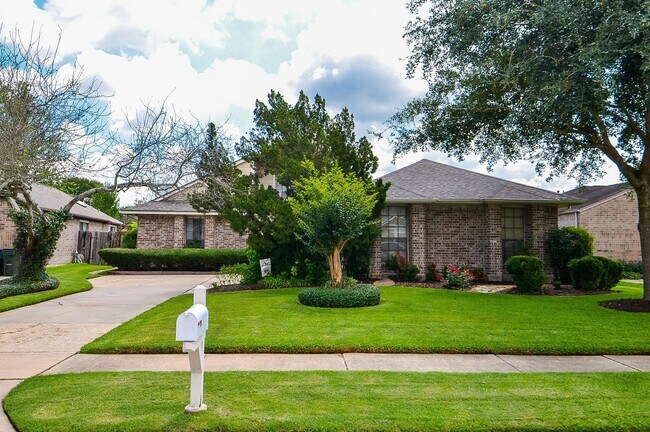 Building Photo - 2115 Echo Ridge