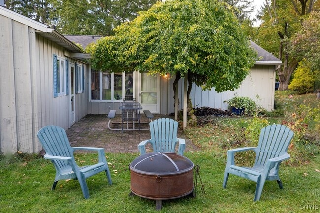 Building Photo - 35 Lakeview Cir