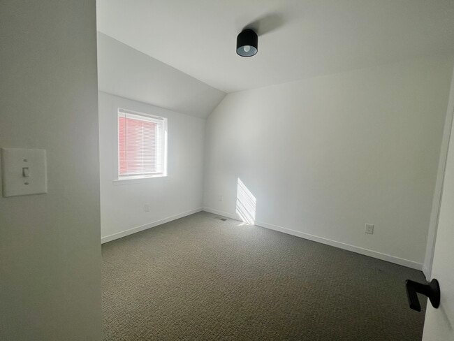 Room - 8233 John R St