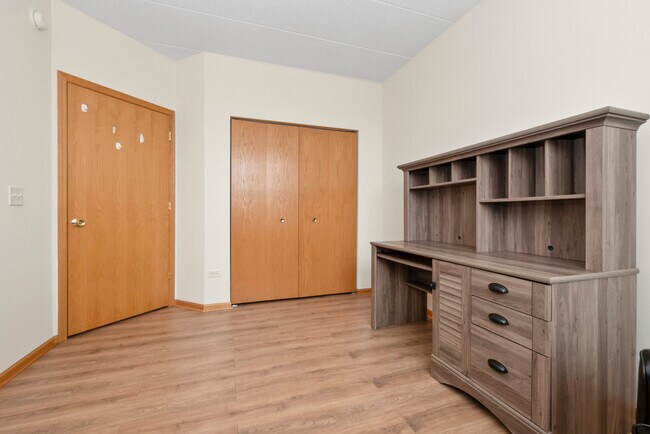 Building Photo - 16641 Liberty Cir