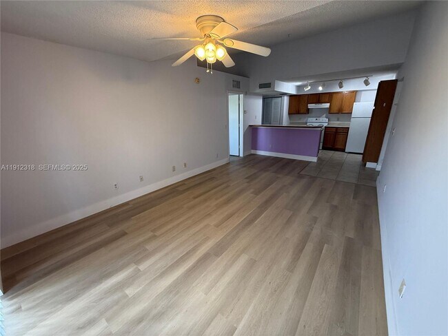 Building Photo - 9907 Westwood Dr