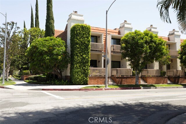 Building Photo - 10470 Riverside Dr