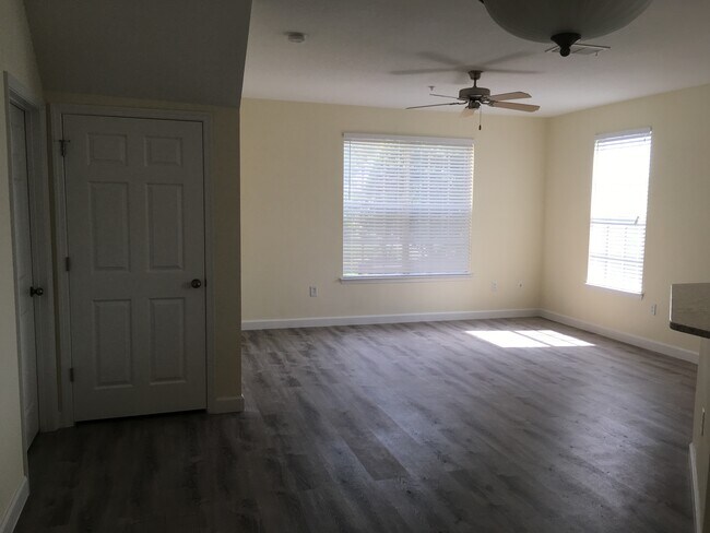 Building Photo - 12879 Madison Pointe Cir