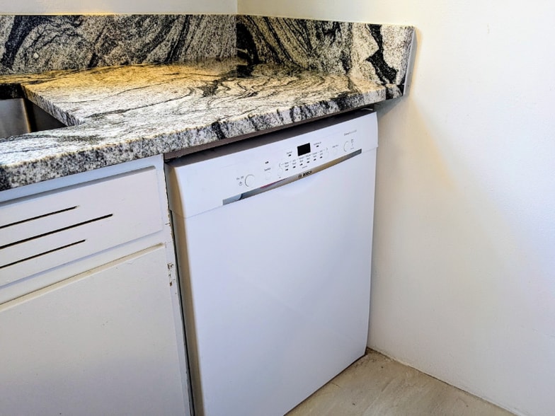 Building Photo - 1409 Catalpa Dr