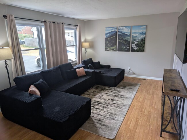 Building Photo - June St - Bedroom 1