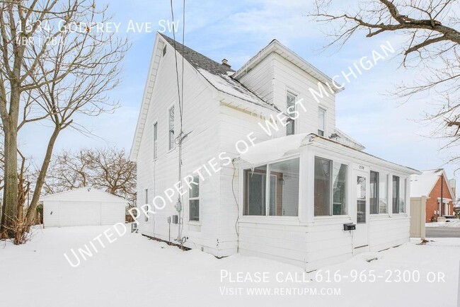 Building Photo - 4 Bed, 2 Bath Home | Spacious Kitchen | Ce...