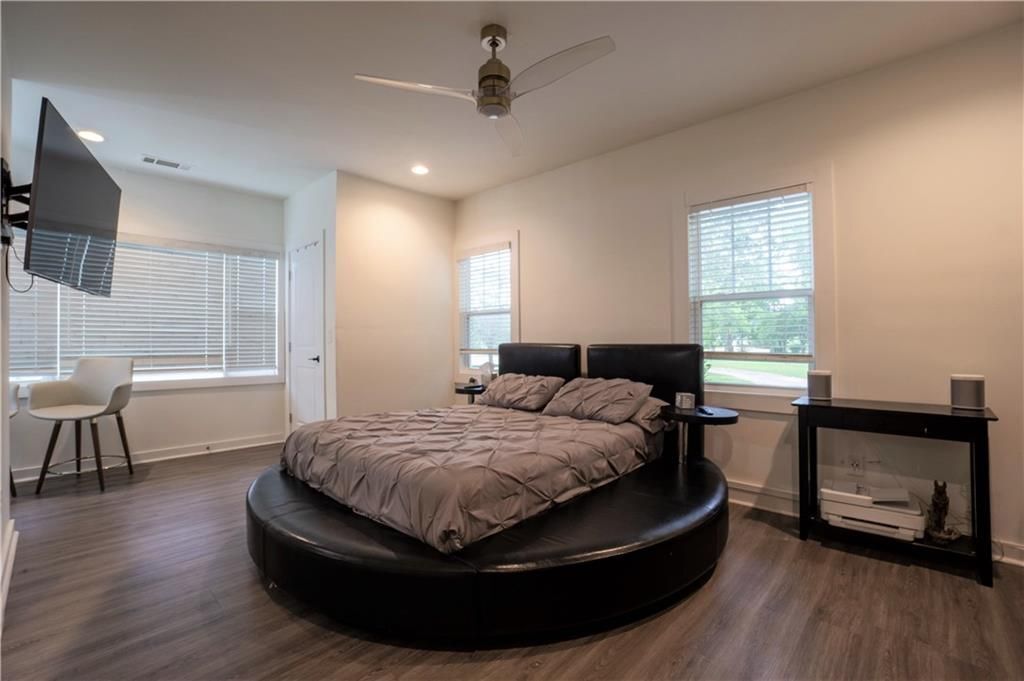 Building Photo - 811 King Rd